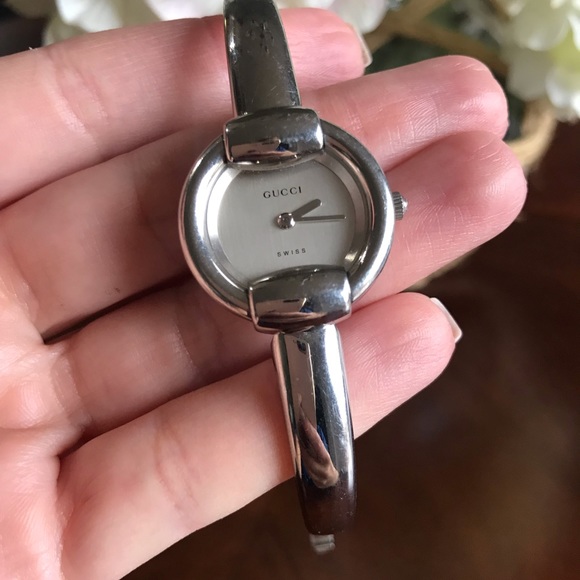 Authentic stainless steel Gucci watch - Picture 2 of 5